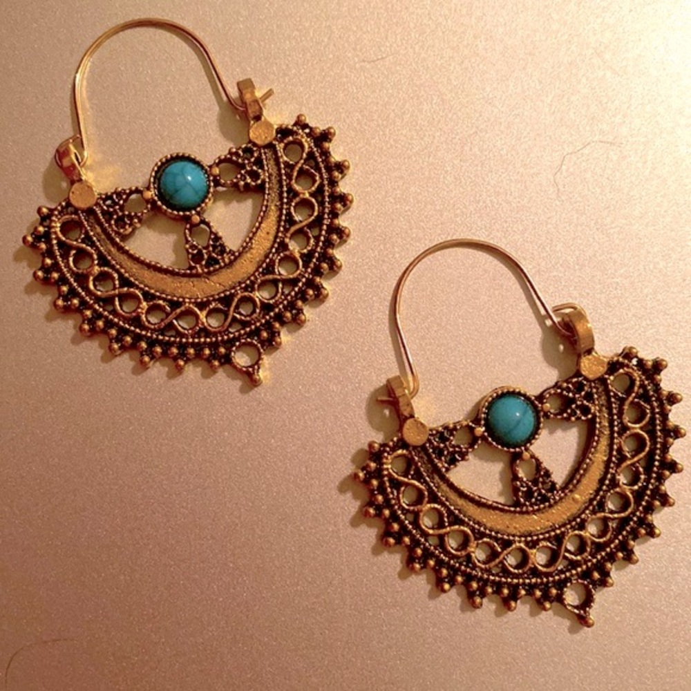 🆕Vintage/Antique Style Medallion Dangle Earrings with faux turquoise